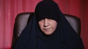وتابعت: "وحين وصلنا إدلب تغيرت المعادلة وكان قراره خروجنا النهائي إلى تركيا"، لافتة إلى أن الرحلة إلى إدلب استغرقت 6 أيام صعبة لتظل عائلة زعيم داعش هناك لمدة شهر،ةكما أوضحت أن أفكاره تغيرت بشكل تام بعد سنتين من خروجه من السجن. ولفتت إلى أن حياتها معه لم تكن مستقرة منذ عام 2008.
وتقول زوجة البغدادي عن لحظة انتحار زوجها البغدادي عندما حاصرته القوات الأمريكية ومقتل ابنها وزوجتيه قائلة: «بالنسبة لمقتل ابنه أنا ما أعرف كيف يكون هذا إنسان، هو طفل لا ذنب له كيف يقدم على قتل طفل لا ذنب له، وهذا كان لأمر مؤلم جدا بالنسبة لي».
وعلقت على تزويجه لابنتها عندما كانت في عمر 12 عاما: «هذه حقيقة هذا التنظيم وهكذا كان يفكر لم يكن يهمهم غير أمنهم وشخصهم وشهواتهم فقط، حتى عوائلهم وأقرب الناس لهم إذا تقاطعوا مع أمنهم ومصالحهم فلا كرامة لهؤلاء».
