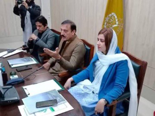 PakSpeedDigital's tweet photo. Join the dots...
#یوتھیا_کمشنر_وڑ_گیا https://t.co/zp9oAJq7ub