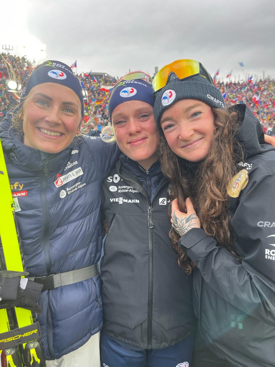FedFranceSki's tweet image. 🇫🇷 𝑺𝒖𝒓 𝒍𝒆 𝒕𝒐𝒊𝒕 𝒅𝒖 𝑴𝑶𝑵𝑫𝑬 ! 🌍😍

Le relais féminin est champion du monde à Nové Město na Moravě pour la première fois de son histoire !  🥇🔥

Bravo les filles ! 👏🎩

📸 Nordic Focus / FFS