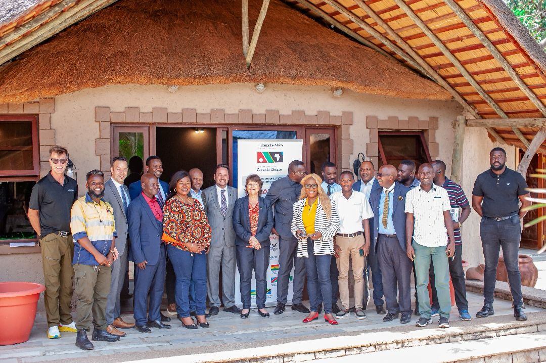 Rencontre entre #AmbassadeduCanada en RDC, #ChambredeCommerce Canada-Afrique, #MINEAFRICA, #CollègeBoréal et #BISHWORLD SARL sur la situation du business à Kolwezi by #ElephantTrade. Une rencontre élargie spécialement avec les entrepreneurs du NORD-KIVU dans les prochains jours.