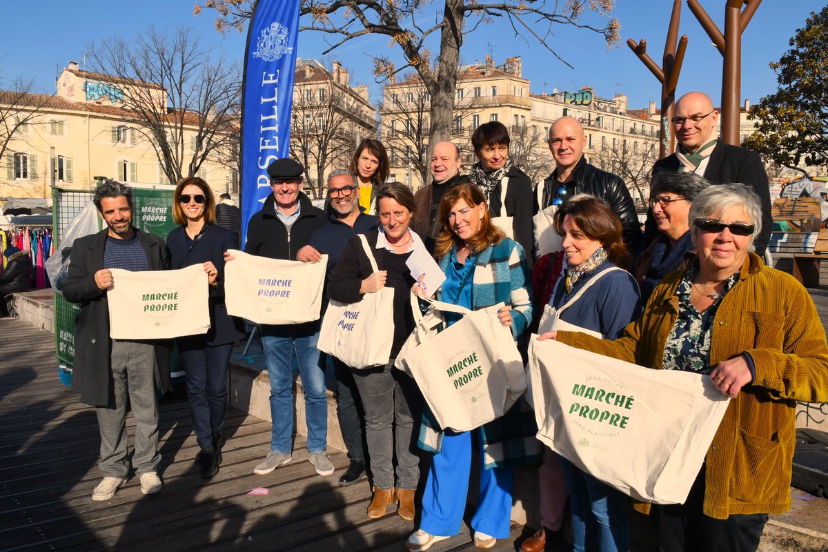 marseille's tweet photo. Le marché de la Plaine devient le premier marché municipal "zéro déchet, zéro plastique"

Plus de sacs en plastique, des déchets triés et collectés de manière éco-responsable 🌱
Plus d’infos : https://t.co/7yZSJqrNed https://t.co/7d8VdZbbDq