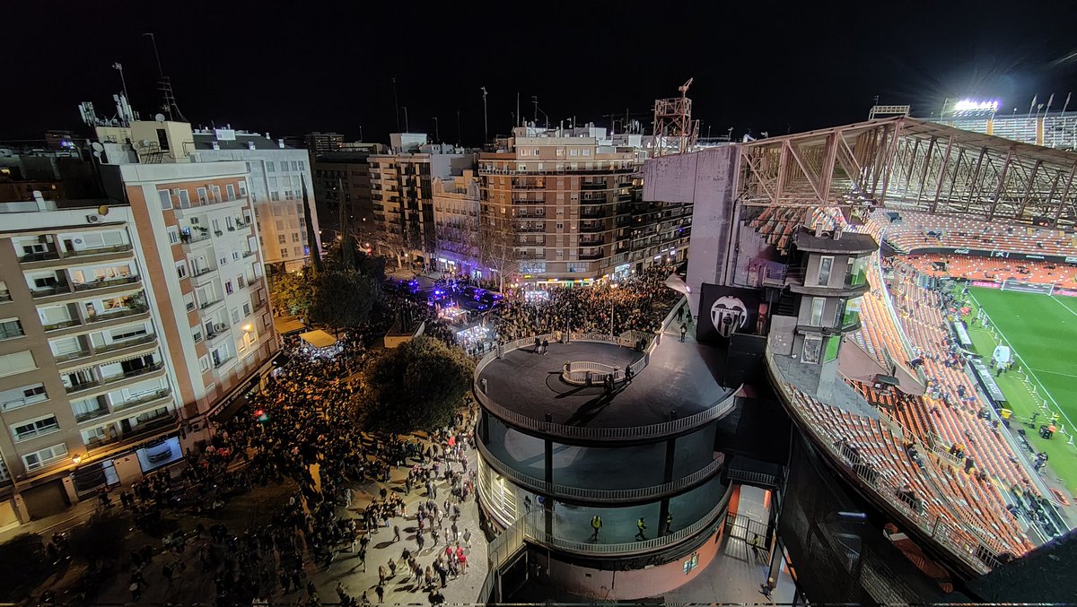 PuckJansen1954's tweet photo. Ongelooflijk wat een geile vette bak #Mestalla #ValenciaSevillaFC #andvcf #LaLiga https://t.co/cMhcfkIC86