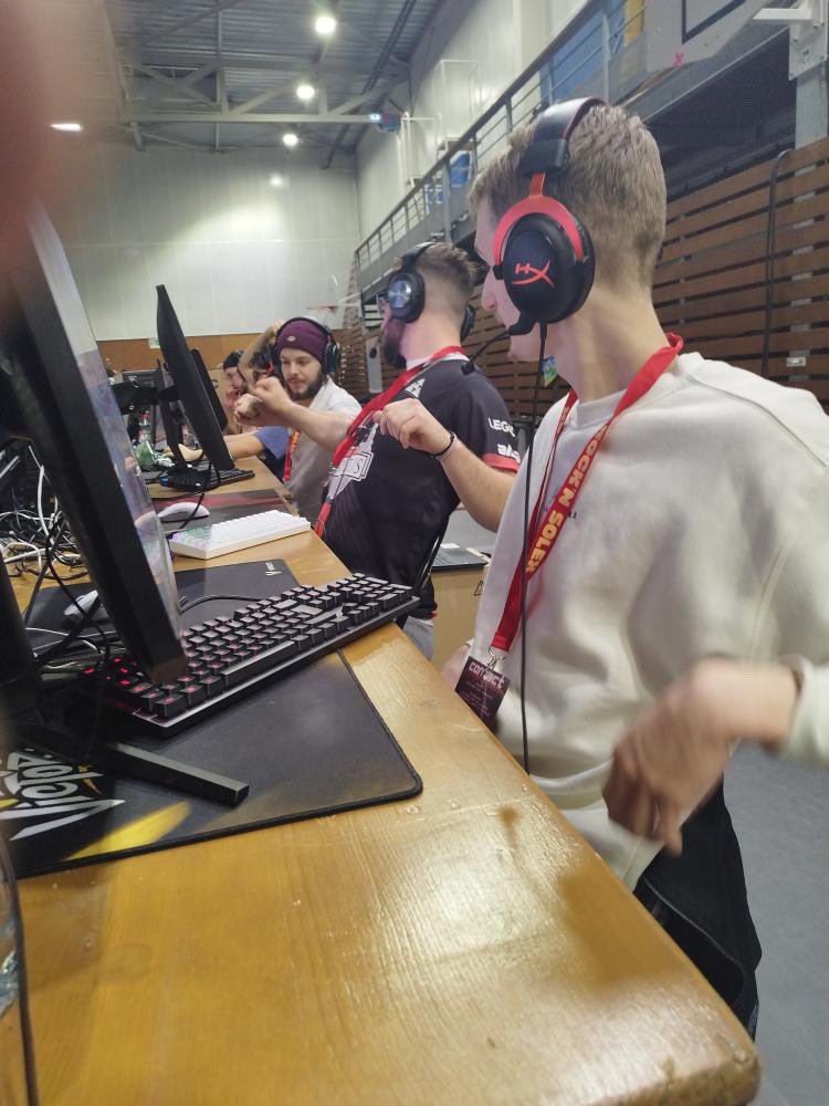 KeaZy_CS2's tweet photo. Nous somme 2e de notre Poule.
Match perdu vs @SKNSSSSSSS @Bzeezcs @SLLLLLLLLL_ #Shawk #Efox…
@insalan 17/02/24 https://t.co/eCkZ0oyV1i