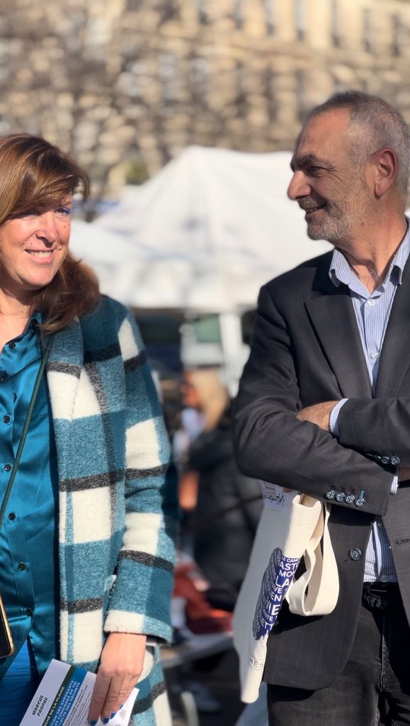 cjuste13's tweet photo. 📣Succès ce matin du nouveau dispositif Marché Propre de collecte et de tri sélectif ♻️ du Marché Forain de la Plaine mis en place avec mon collègue @Cazzola16 et très attendu par tous les usagers de la Plaine et les élus des 3 secteurs 

Ce dispositif a vocation à s’étendre à tous les marchés de Marseille Le prochain le marché du Prado !

♻️Une Collecte itinérante et décarbonée du carton plastique emballage cintres cagette palette

💪C’est près de 9 tonnes de déchets qui ont pu ainsi être valorisées en 1 mois dont : 
6T de carton 📦
300kg de cintres
225 kg de palettes
243 de cagettes en bois 
Et 144kg de carton en reémploi

Des sacs de commission en tissu ont été distribués ce matin pour rappeler à tous que les sacs plastiques à usage unique sont interdits par la loi 🛑

Fini la forêt de sacs plastiques dans les arbres !
Ensemble pour une Ville Plus Verte