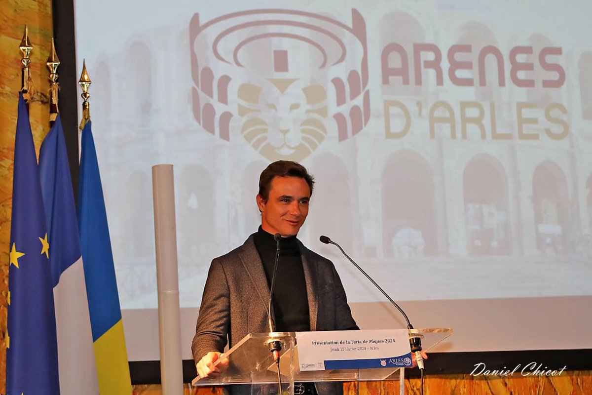 Arènes d'Arles tweet media