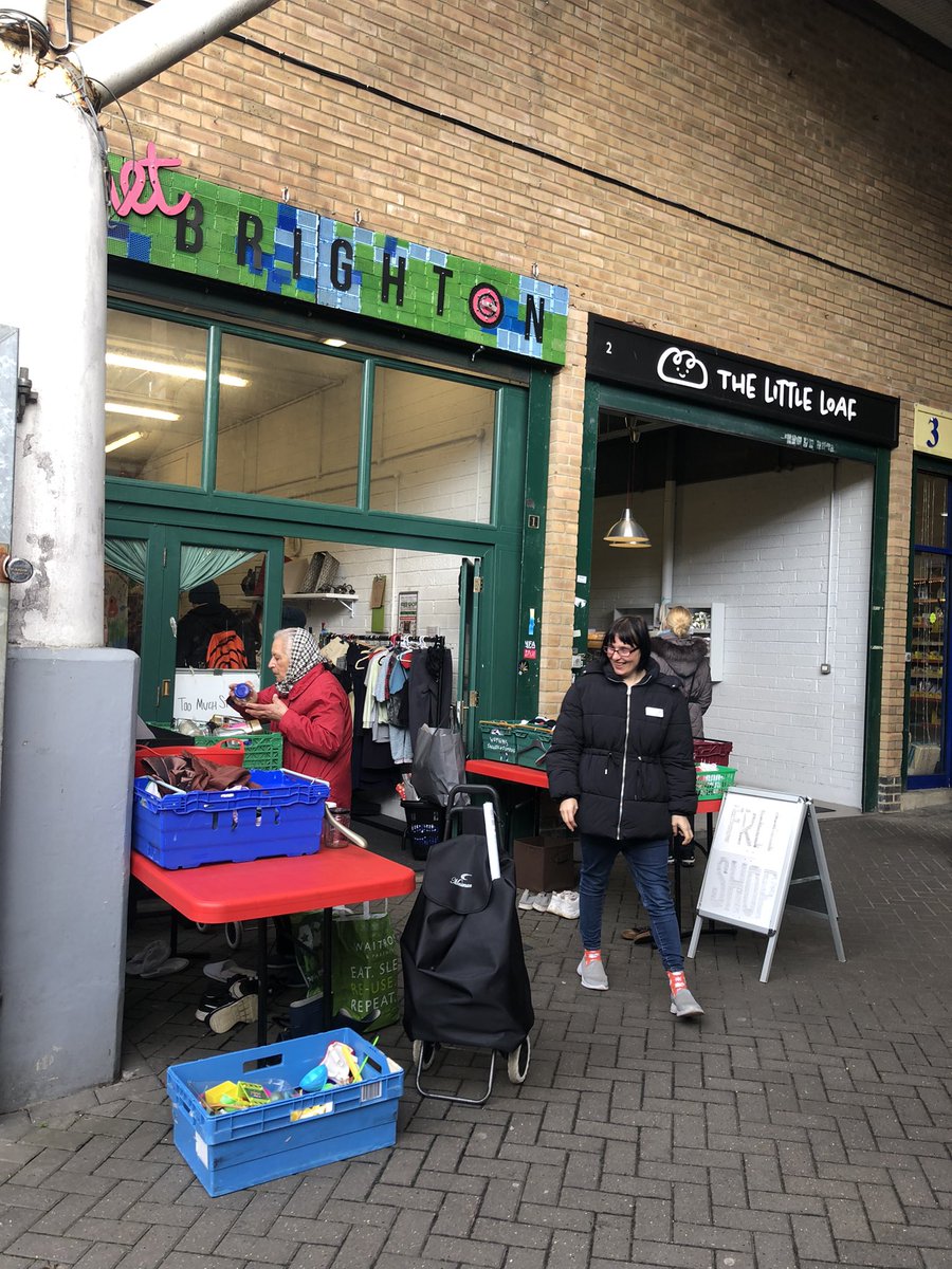 #Brighton #FreeShop via @FreegleBrighton 2024 Week 6 stats (17/2/24) 1,349customers✅ 629.3Kgs stuff donated/given away💚over half a tonne! ~£1,500value 40hrs volunteer time😇 £156.64 🙏🏻£ donated ℹ️ ilovefreegle.org/communityevent… #reuse 💚