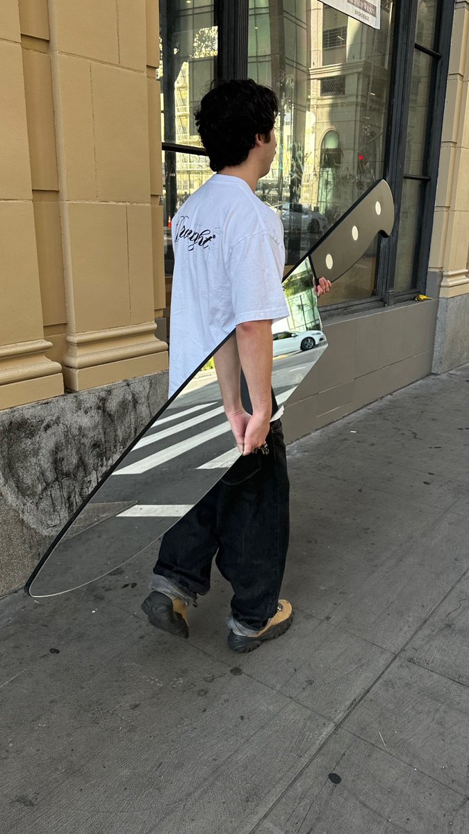 _drought's tweet photo. Knife Mirror https://t.co/7sVTOXuVnG