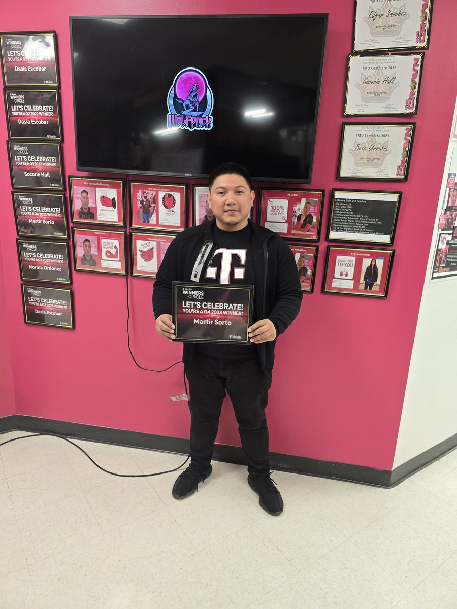 Shout out to these two for winning winner circle for q4 for the wolfpack! Proud of you both for the hard work you put in! Keep grinding!  Martir and Dasia 😂💪🏾🐺💯 <a href="/Tarek_Hammad/">Tarek Hammad ⭕️</a> <a href="/SellPhones4/">EB</a>