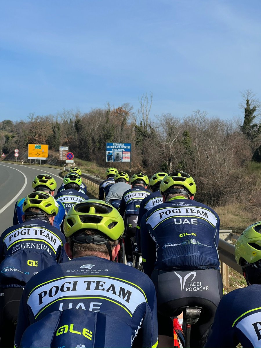 In…. MENJAVA!😮‍💨 Starejši mladinci, domov. Mlajši mladinci… opa, gremo! Prvi dan priprav uspešno za nami. Miha in <a href="/BDebevec/">Blaž Debevec</a> na ferngi, sonček ☀️ in idealni pogoji za kolo! Se še javimo!👋🏻