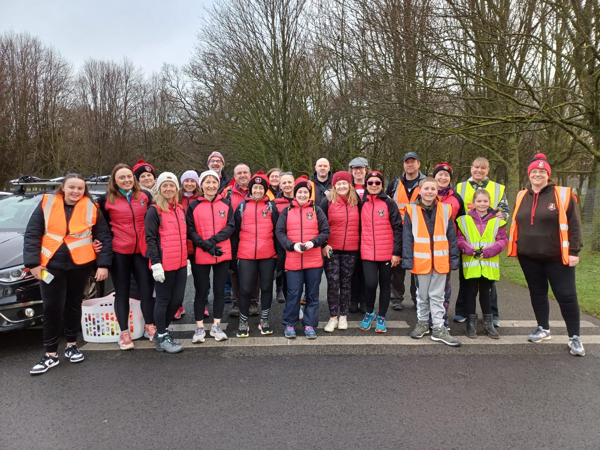 FancheaGibson's tweet photo. Lovely morning at @OpTranRTE 5k in @phoenixparkOPW volunteering as marshal with my @Lucan_Harriers teammates.  Well done everyone - leaders,  participants and volunteers 👏👏
#operationtransformation https://t.co/yBcOMjswnC