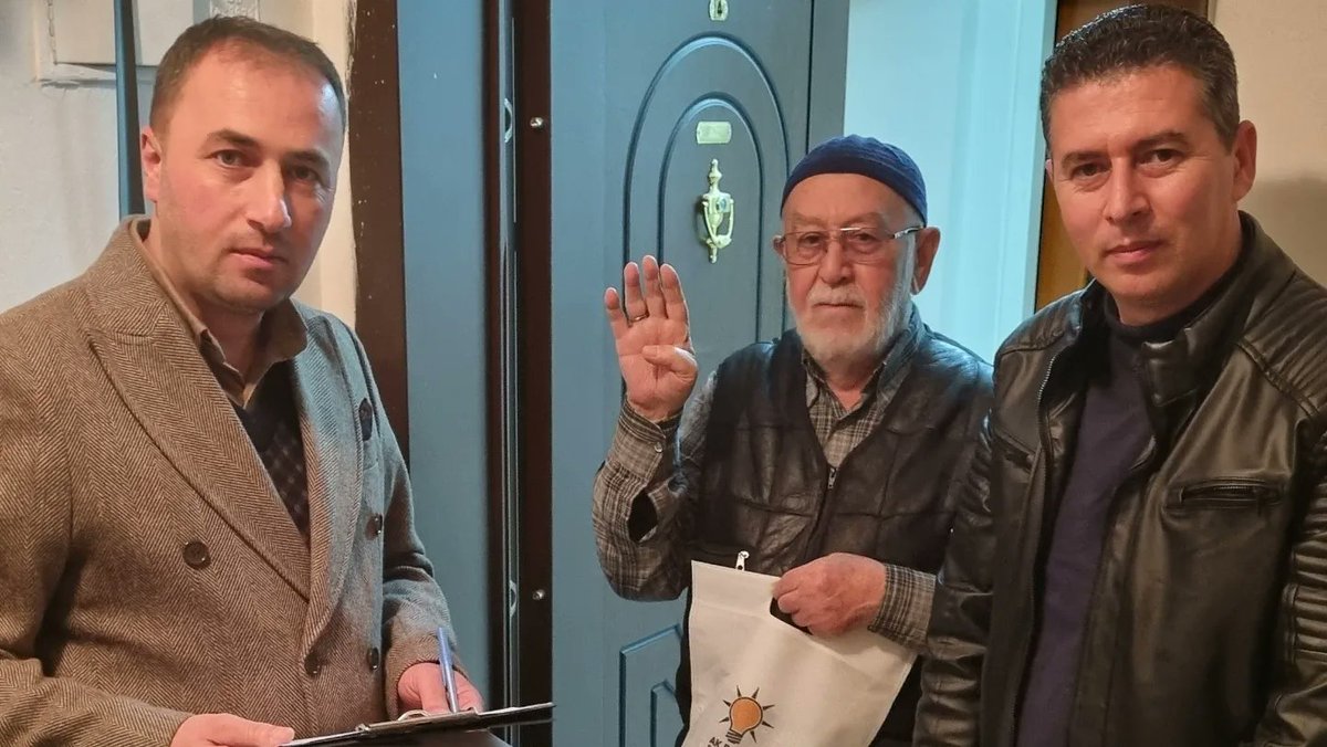 mgurler82's tweet photo. İnandığımız gibi...

Dün, bugün, yarın... hiç kırılmadan bükülmeden; Dosdoğru, hem de amasız, fakatsız! 

Tereddüt etmeden yürüdük, yürüyoruz, yürüyeceğiz!  
Ak parti Sincan ilçe Başkanlığımızın Gazi Osman Paşa Mahallemiz de  Çat kapı ziyaretlerimiz 
#ErdoğanınYanındayız https://t.co/l6X19zxuvB