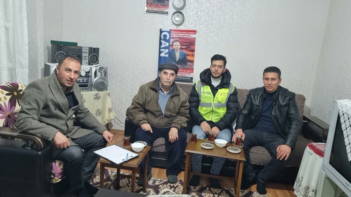 mgurler82's tweet photo. İnandığımız gibi...

Dün, bugün, yarın... hiç kırılmadan bükülmeden; Dosdoğru, hem de amasız, fakatsız! 

Tereddüt etmeden yürüdük, yürüyoruz, yürüyeceğiz!  
Ak parti Sincan ilçe Başkanlığımızın Gazi Osman Paşa Mahallemiz de  Çat kapı ziyaretlerimiz 
#ErdoğanınYanındayız https://t.co/l6X19zxuvB