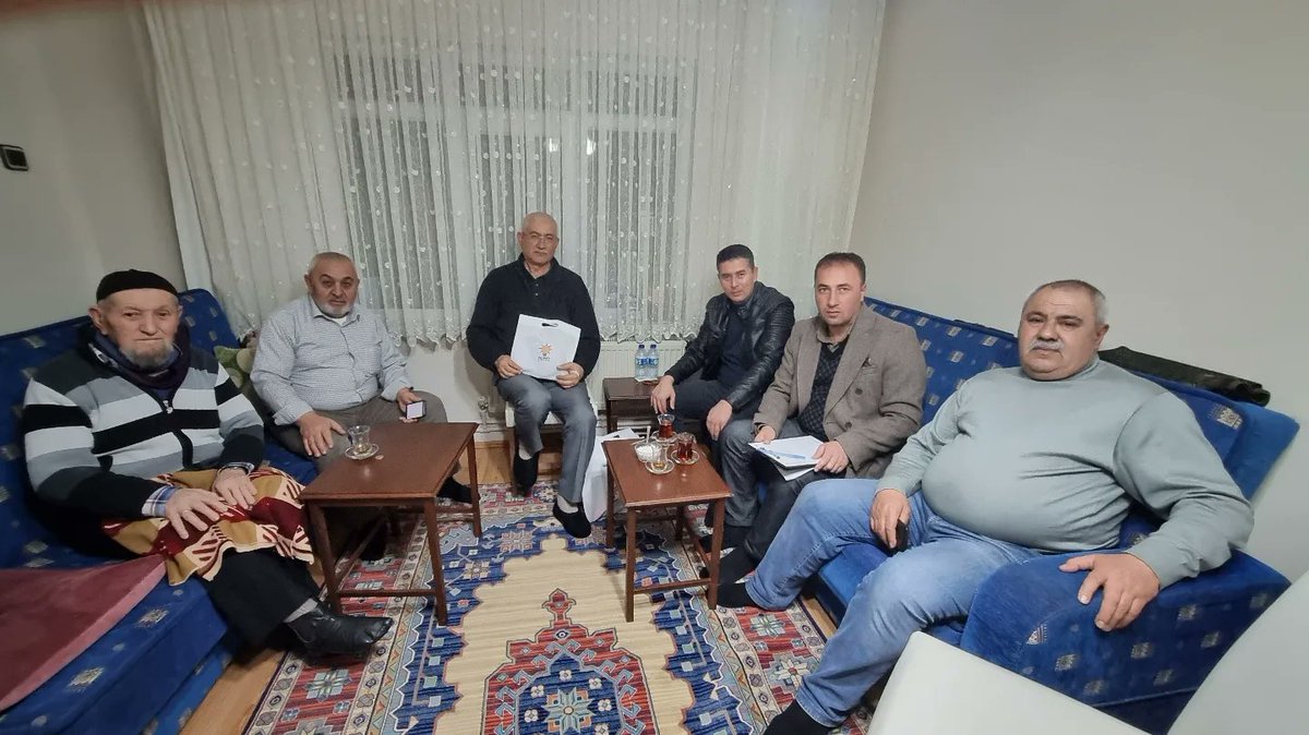 mgurler82's tweet photo. İnandığımız gibi...

Dün, bugün, yarın... hiç kırılmadan bükülmeden; Dosdoğru, hem de amasız, fakatsız! 

Tereddüt etmeden yürüdük, yürüyoruz, yürüyeceğiz!  
Ak parti Sincan ilçe Başkanlığımızın Gazi Osman Paşa Mahallemiz de  Çat kapı ziyaretlerimiz 
#ErdoğanınYanındayız https://t.co/l6X19zxuvB