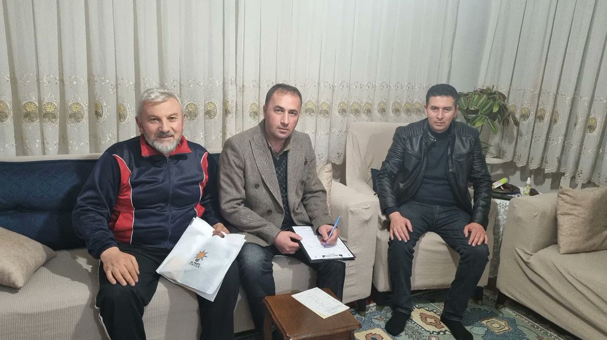 mgurler82's tweet photo. İnandığımız gibi...

Dün, bugün, yarın... hiç kırılmadan bükülmeden; Dosdoğru, hem de amasız, fakatsız! 

Tereddüt etmeden yürüdük, yürüyoruz, yürüyeceğiz!  
Ak parti Sincan ilçe Başkanlığımızın Gazi Osman Paşa Mahallemiz de  Çat kapı ziyaretlerimiz 
#ErdoğanınYanındayız https://t.co/l6X19zxuvB