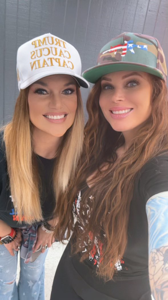 patriot_savvy's tweet image. Working to register voters , phone bankers for SC , signing up #Veterans4Trump  and volunteers for @tpaction with @LibertyValkyrie @Official_Orien @truth_ac @turdhurdnfurd and @SloaneK_GA  @RealSFitzgerald at the #AtlantaGunExpo !!!