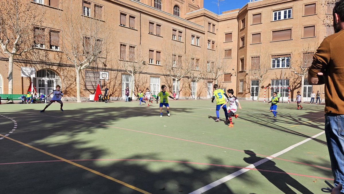 Partido Benjamín fútbol sala Sagrado Corazón Rosales 10 - <a href="/efsfranciscanas/">E.D FRANCISCANAS</a> <a href="/Orion_Dental/">Clínica Dental Orión</a> nos  costó muchísimo controlar el gran juego del equipo rival. Se termina la primera fase de la temporada,ahora nos toca trabajar duro para poder mejorar y progresar. Vamos Franciscanas!!!