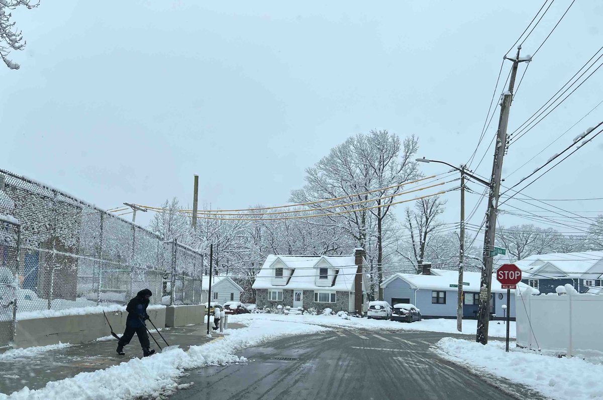 Shoutout to our school facility crews clearing snow around our school buildings today! ❤️   Your work—along with the work by @NYCSanitation’s crews— keeps our city and school neighborhoods safe. We appreciate you. 🫶