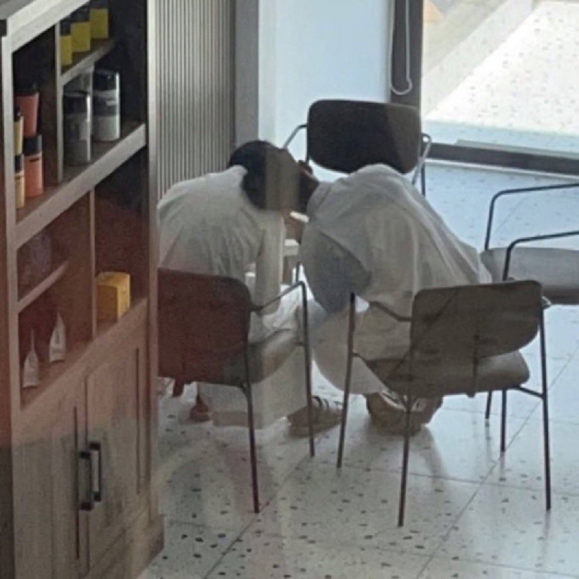 أنا عونك وأنا كتفك وأنا مركاك
وأنا لك في مجالس الضيق سبحة يمينك