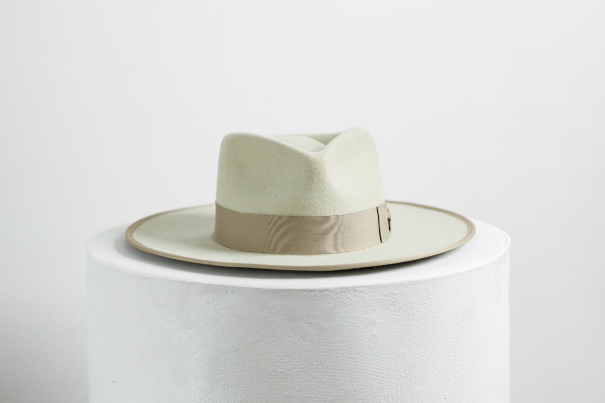 Anchiel_'s tweet photo. ✨NEW DROP✨

The Ziza Fedora is a classic buy and add to your wardrobe. The slightly two toned fedora is the perfect conversation piece when you walk into any room. 

A must have! Now on https://t.co/3CDorwjuSY https://t.co/8Rjvi4iNUy