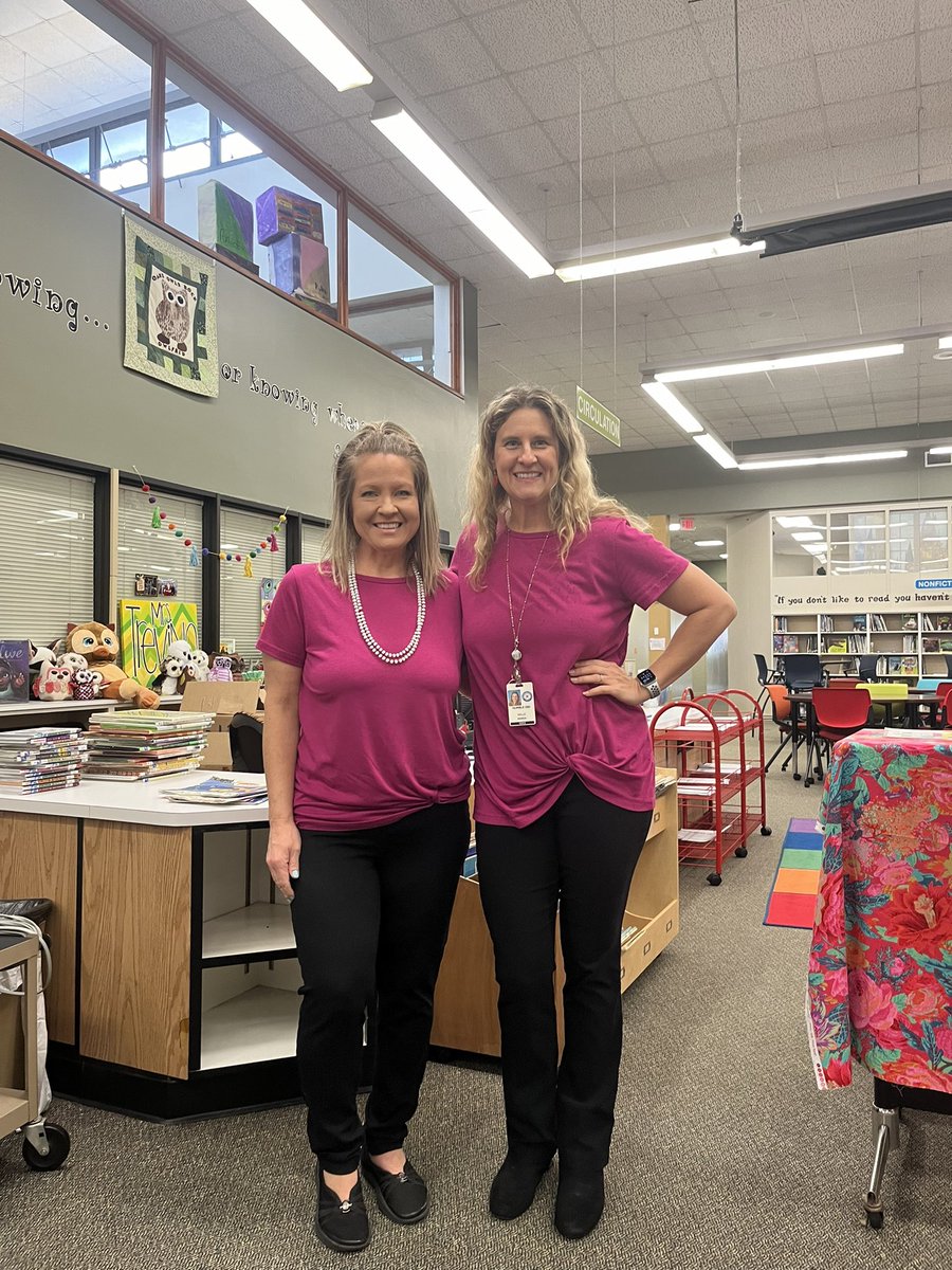 I love reading to classes for Sweet on Reading Day! Thanks to Mrs. Felts and our librarian (and my twin) Mrs. Trevino! Also my student helper was amazing 😊 @HumbleISD_OE