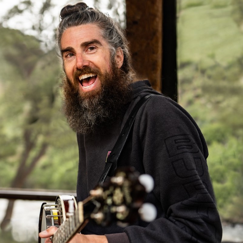 New Episode! Featuring Brian Alley, a great 3-finger and clawhammer player. He is best known for performing and recording with <a href="/NevercomedownB/">Never Come Down</a>. Link in comments!

Spons by <a href="/PegheadNation/">Peghead Nation</a>, @elderlymusic and Sullivan Banjos

#bluegrass #beards #banjo #jamgrass