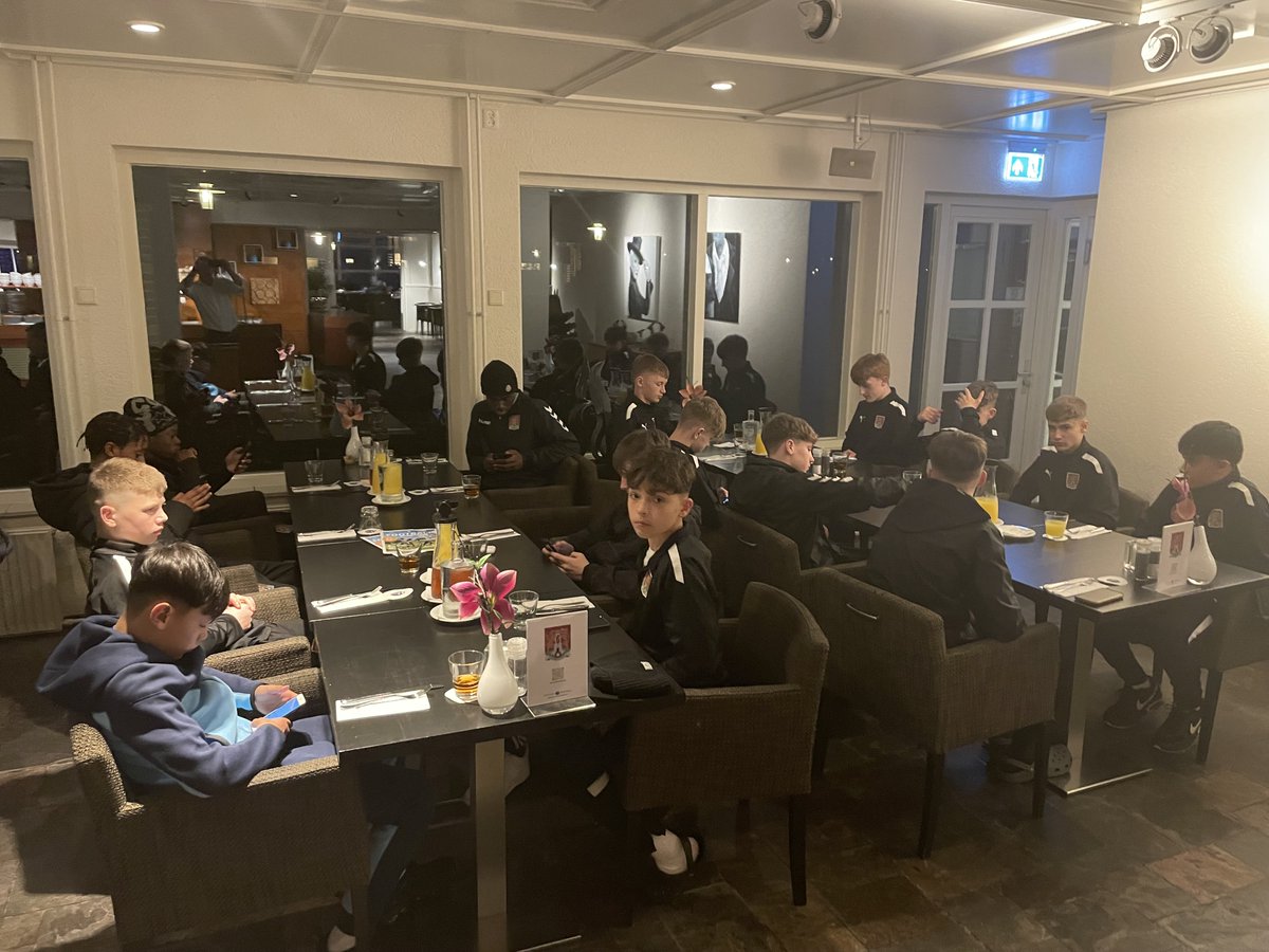 Welcome Northampton Town 𝐔𝟏𝟐 & 𝐔𝟏𝟒 @NTFC_Academy @ntfc at Fletcher Hotel Victoria in #Hoenderloo @hotelhoenderloo for a #trainingcamp @footballtours👍

#fletcherfootball #football #NorthamptonTown #Northampton #footballtour #NTFC #veluwe