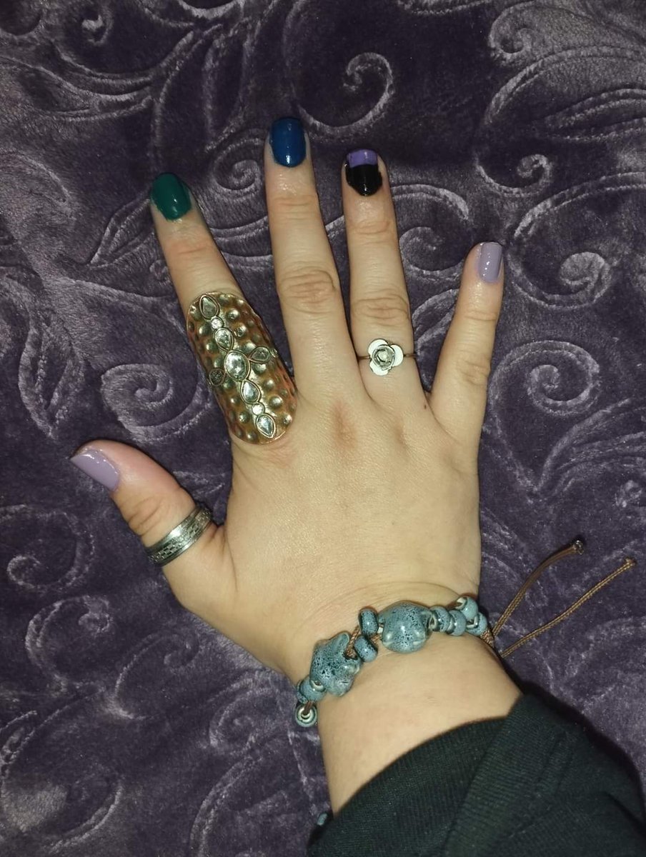 SayloinRiki's tweet photo. Multicolor nails
(Uncanny Phase 39 nails)
<:3 🖤💜💙💚☠️✨
.
#multicolornails #uncannyphase39 #phase39 #cutenails #prettynails #bracelets #rings https://t.co/HttqZ4wPn1