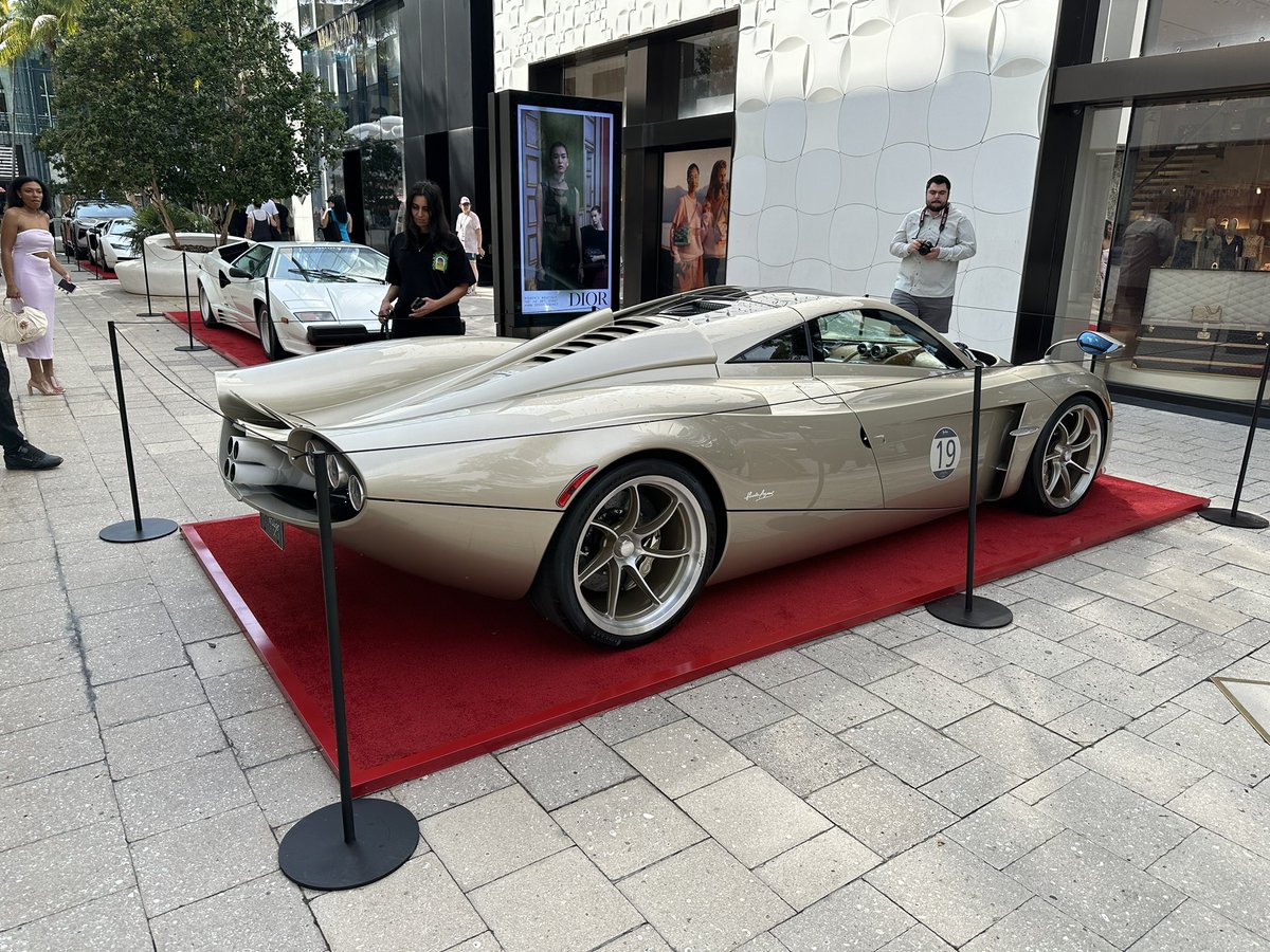 FrankCAnderson's tweet photo. @Valenti12717449 Pagani Codalunga https://t.co/0HiT7JG7NQ