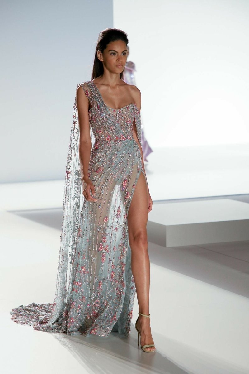 TheBlackGlinda's tweet photo. S/S ‘20 Ralph &amp; Russo https://t.co/YdlM1QVr70