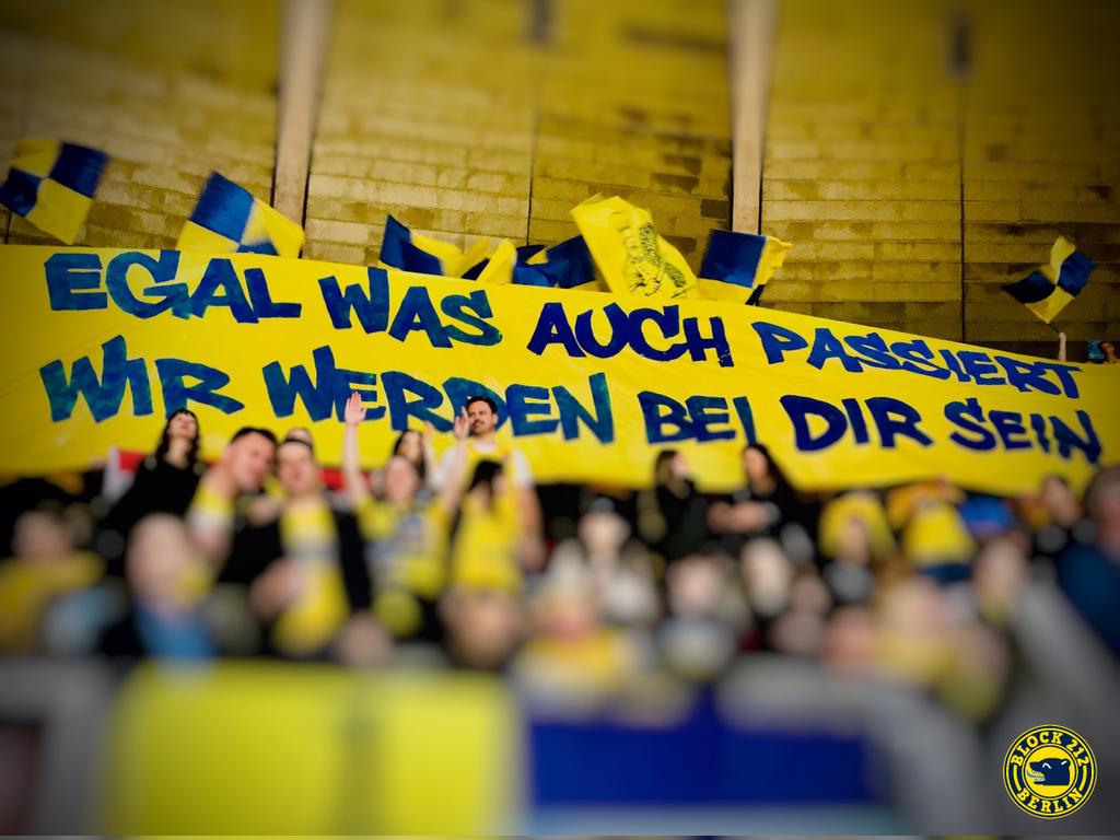 block212berlin's tweet photo. Egal was auch passiert,
Wir werden bei dir sein.

@albaberlin #mitleibundseele #hauptstadtbasketball #block212berlin  
#bblpokal https://t.co/y3IvMZ5i4c