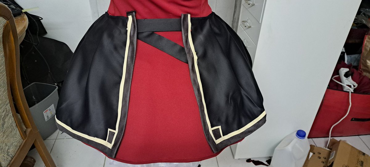 ScarletsFlame's tweet photo. Only need the tie.
But now working on the other "skirt" and the strange band, holder?
#rwby #strq #cosplayprogress https://t.co/vaxZEjj7Yl