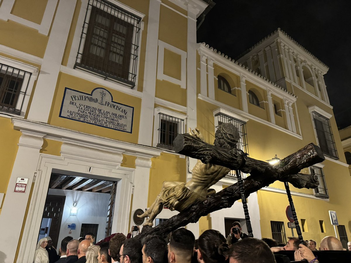 hdaddemontesion's tweet photo. [20:05] El Stmo. Cristo de la Salud llega en estos momentos a la Plaza del Pozo Santo. https://t.co/1crLJbdETW