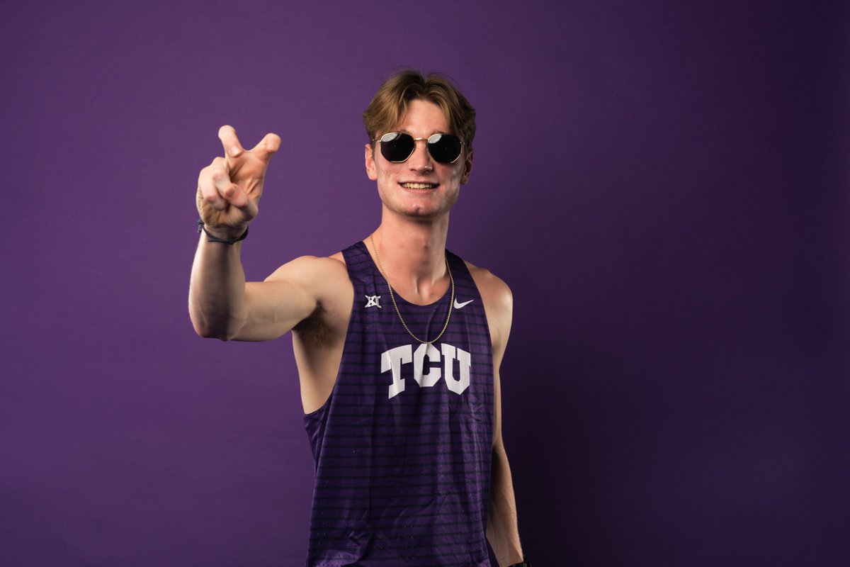 Another 800m win for @r_mar5 ⚡️ He clocks a 1:49.12 to take first! #GoFrogs