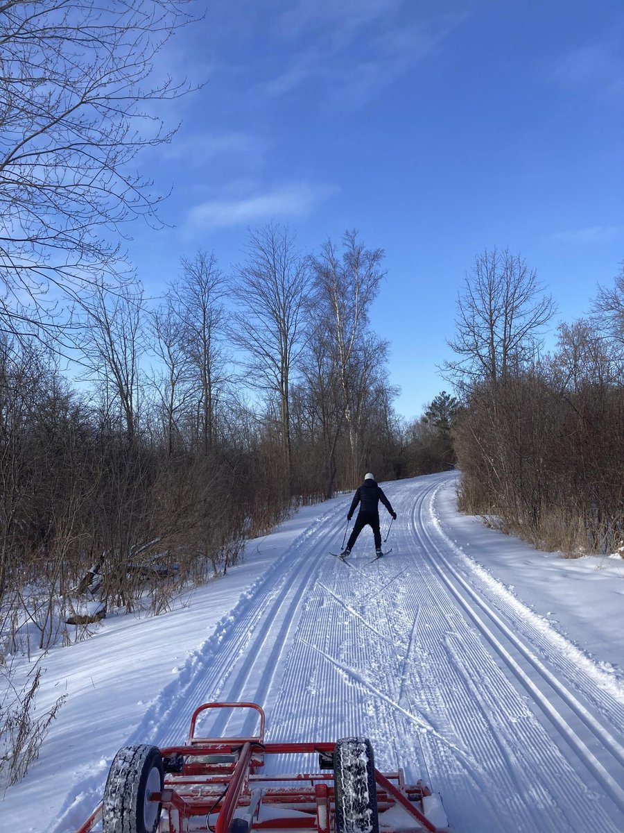 Groomer Tom: set tracks on the E-W route from March past Moodie to Abbott field.  The trail is in excellent shape
Groomer Chris, who filled in on the N-S route.  Big shoutout to Kanata Nordic for making it possible for us to work in tandem when needed.
nordic-pulse.com/ski-areas/CA/O…