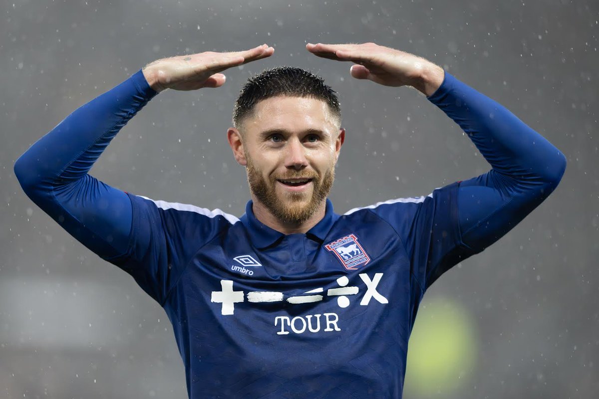 GlenWilliams12's tweet image. Former Cardiff youth player Wes Burns at full time at Swansea today.