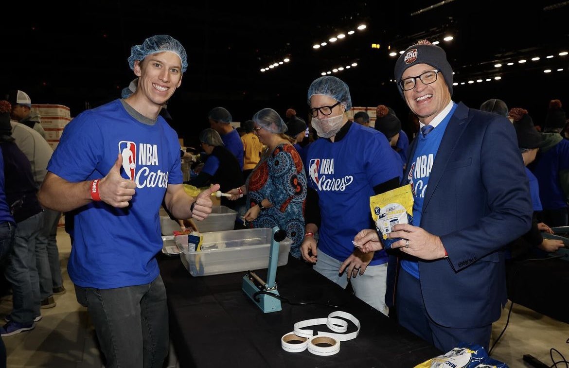 Yesterday, <a href="/sting_ray_robb/">Sting Ray Robb</a> and members from Penske Entertainment helped pack meals for the <a href="/MMealMovement/">MillionMealMovement</a>! 

#INDYCAR // <a href="/nbacares/">NBA Cares</a>
