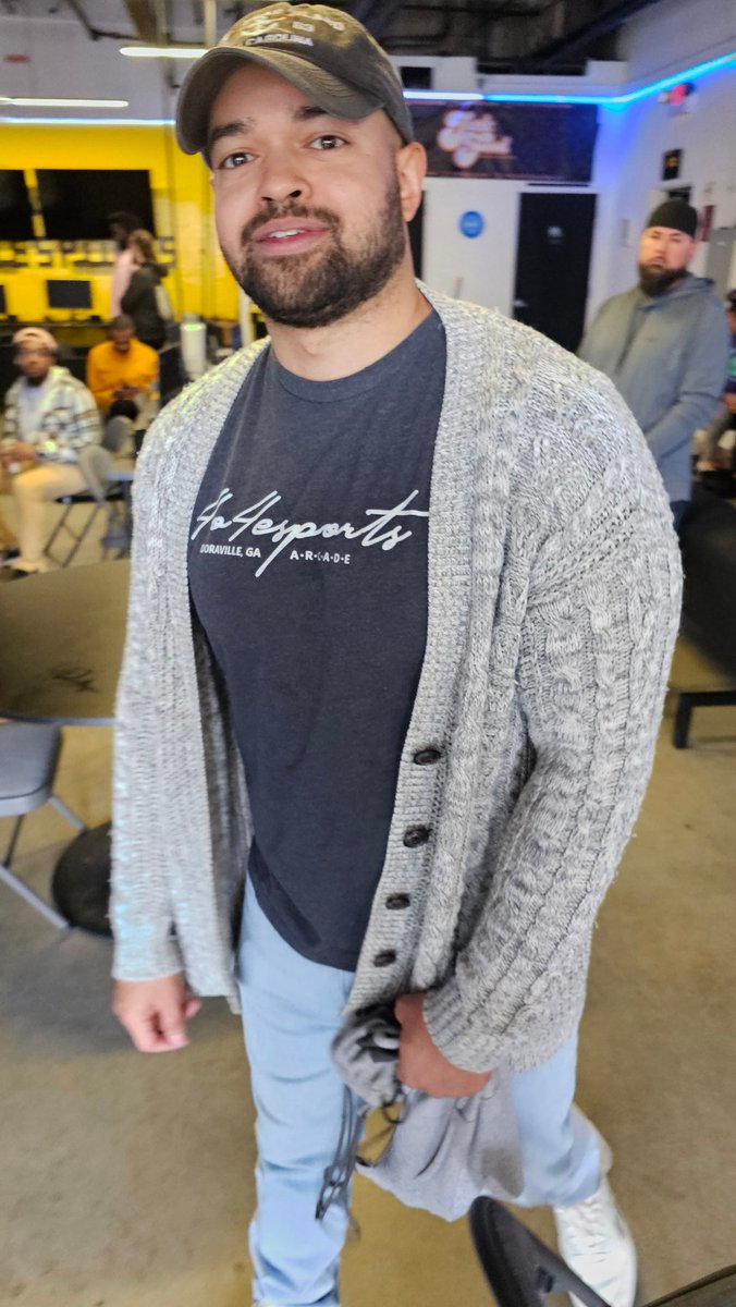 my boy greg wore his best liberal arts professor costume to 4o4 today 👩‍🎨