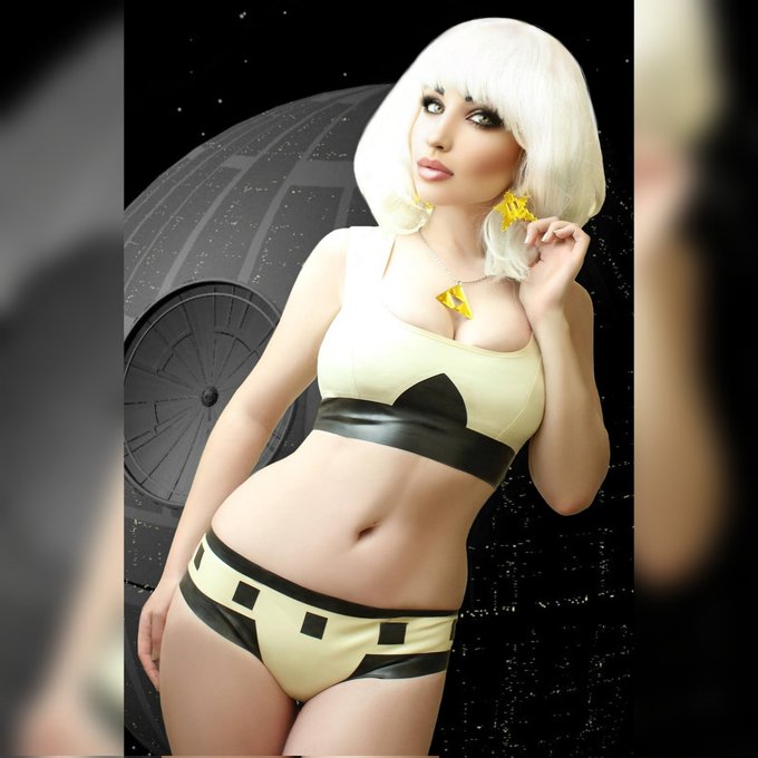 Come to the dark side, it's shiny ✨️  Throwback to modelling some jewellery by Geekstar Costuming which<a href="/tag/megaravibes"class="tags"><span>#megaravibes</span></a>