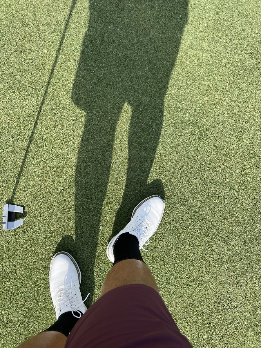 S_Gutschewski's tweet photo. 75* and partly cloudy, drinking coffee, putting, wearing a hoodie and long black socks, feels like Southwest Florida is starting to rub off on me 😂🤔 https://t.co/QEZtdP5bRE
