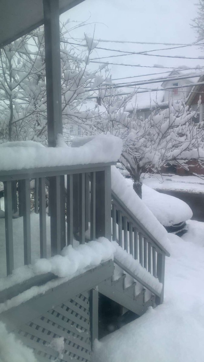 ScottSincoff's tweet image. 9 INCHES in New Brunswick overnight!!! That crazy band of snow *dumped* nearly a foot of powder in portions of Middlesex, Somerset, Union, and Hunterdon counties...how much did you see? #njwx #njsnow #snow #njweather

📸 Chris G.