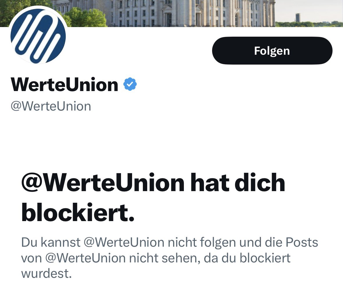 gorden_isler's tweet photo. Alte, weisse, reiche Herren gründeten heute unter Ausschluss der Öffentlichkeit eine Partei für Wähler*innen, denen CDU und CSU zu links sind und die etwas mehr Impulskontrolle über ihren Rassismus haben, als ihre Gesinnungsgenoss*innen von der AfD. Braucht kein Mensch sowas. https://t.co/YJwANKIoJb