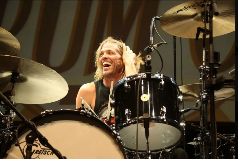 pallido68's tweet photo. Happy Birthday Taylor. @foofighters https://t.co/zh9u9sELdE