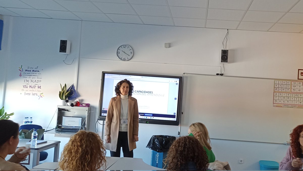 SusanaGMoya's tweet photo. Gracias a la @_escuelabierta_ por contar conmigo como ponente en la I JORNADA DE EDUCACIÓN Y APRENDIZAJE. Con mi charla "#altascapacidades en mi aula" he podido compartir con más de 30 docentes algunas medidas ordinarias de atención para todos los alumnos ¡Seguimos avanzando! https://t.co/6GoNwlyRHy