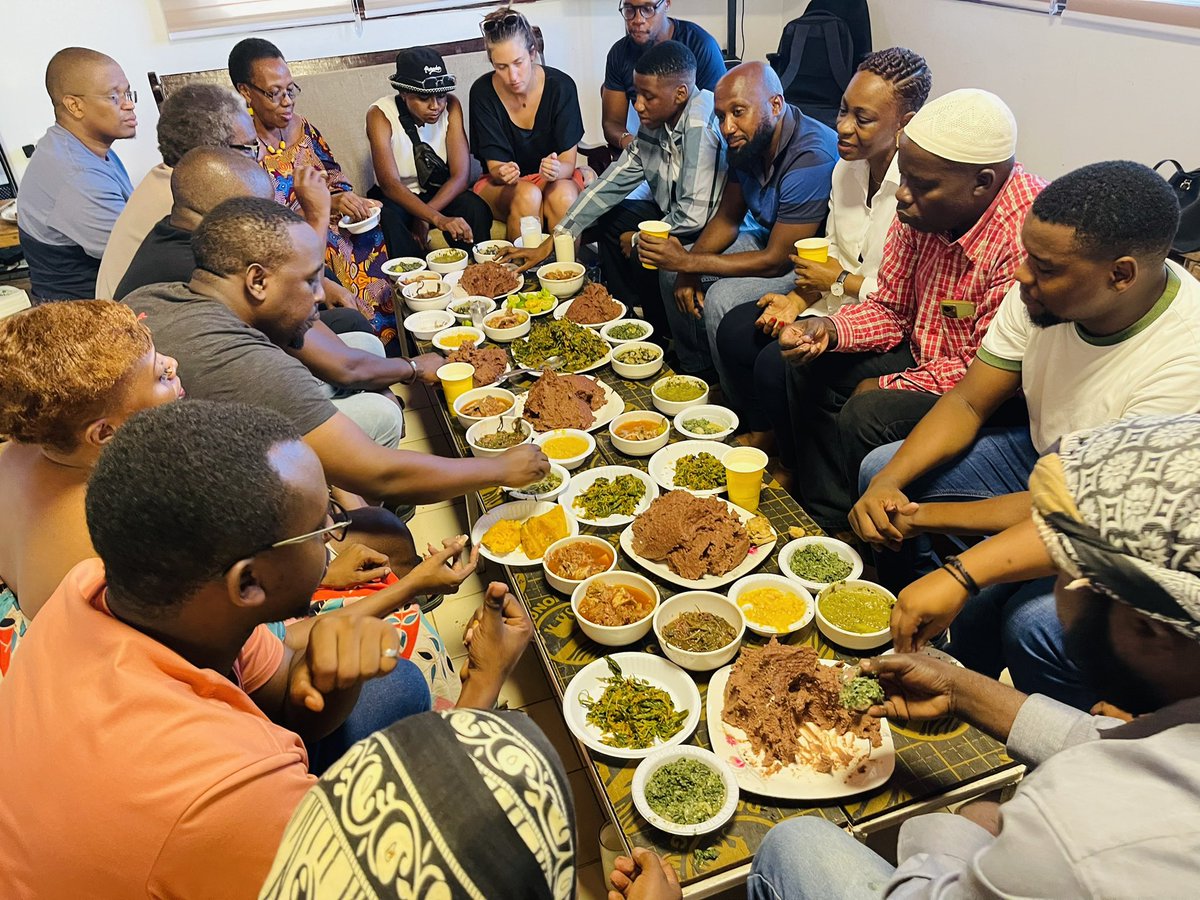 MalemboLE's tweet photo. Familia ya #UgaliElimu  imekuwa kubwa.

Chakula cha asili na @MalemboLE 

Chakula bora cha asili hakitenganishwi na Maendeleo ya Binadamu kwa vipimo vyake vikuuu ( yaani HDI-Human Development Index).  Kimsingi chakula bora cha asili ni msingi wa 

A. Wastani wa umri wa kuishi 

B. Kiwango cha Elimu

C. Vipato vya watu. 

HDI kwetu familia ya #UgaliElimu  msingi wake ni chakula bora cha asili. #ChakulaKamaDawa