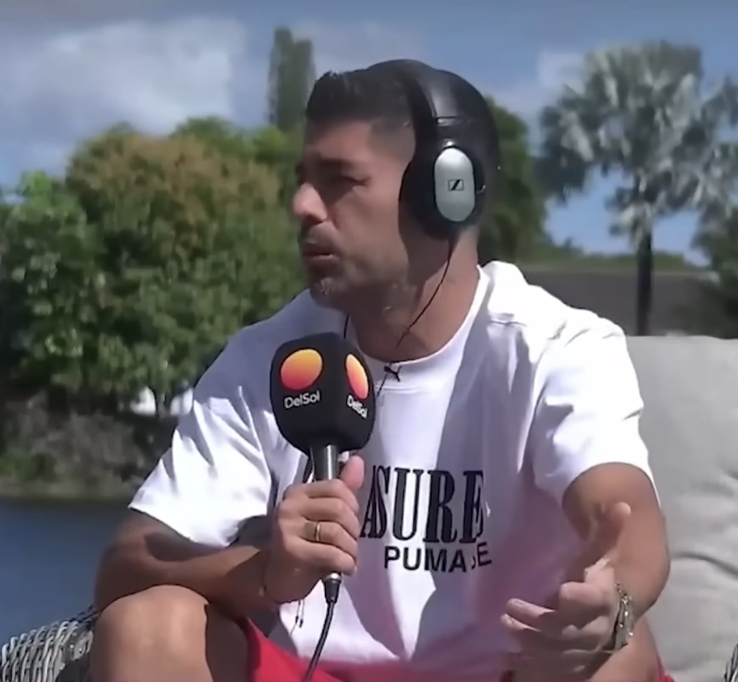 BarcaUniversal's tweet photo. ❗Luis Suárez: "Before the 2014 World Cup, Real Madrid wanted to sign me and everything was on track... They were planning to sell Benzema to Arsenal, it was all done."

"When the World Cup started, Barça joined the race, and obviously I preferred Barça. With the bite situation, Madrid lowered their interest, and Barça became more interested... In the end I had both options and I chose Barça because it was my dream."