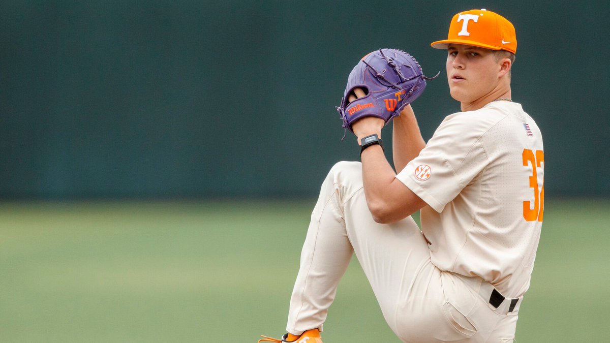 VolsMuse's tweet photo. Both sports on the same day 🍊😍 BEAM on the BUMP! https://t.co/rNcrqIkzcz