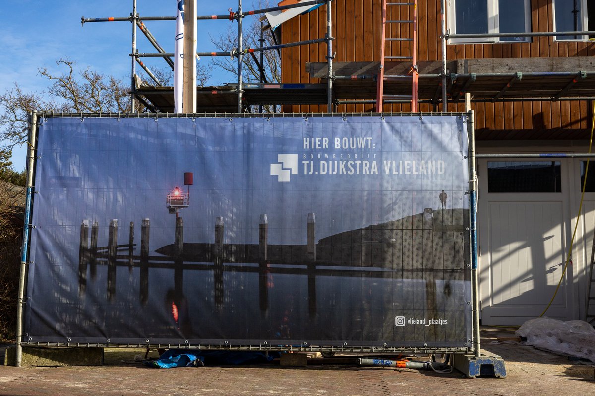 Hier bouwt Bouwbedrijf Dijkstra 💪

Om hun bouwplaats af te schermen en meteen ook de omgeving op te fleuren gebruiken ze foto's van mij voor hun bouwdoeken.

Wat een leuk idee 🤩 #vlieland #bouwbedrijftjdijkstra