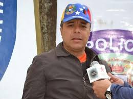 DolarToday's tweet photo. Es el *General  (GNB) Serrano Díaz*, jefe de Inteligencia Tecnológica del SEBIN. Es la persona que hackea los WhatsApp, correos electrónicos e intervención telefónica. Opera en el puso 11 en la Torre. https://t.co/FwbPqdSNLM