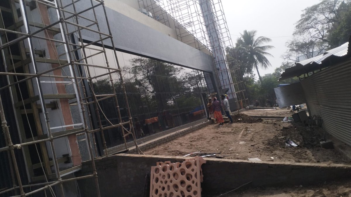ankeetsharma99's tweet photo. The ongoing renovation project of the Indira Gandhi Planetarium, Patna
#Patna https://t.co/rKYmGhqeNI