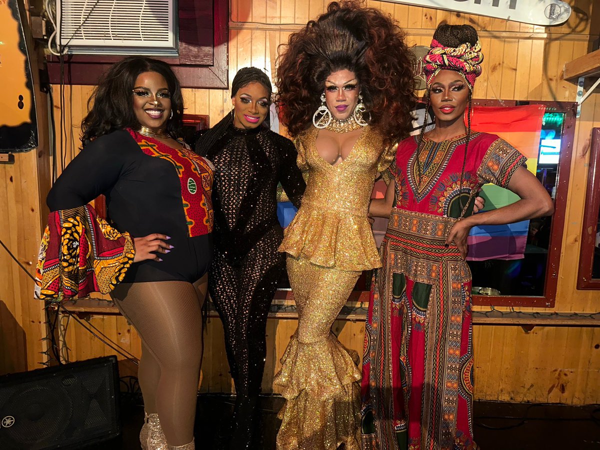 DGawdess's tweet photo. What an amazing night! Thank you to everyone that came out to support BLACK TALENT 💖💖 it was such a kii 💖💖 can’t wait for next year ‼️‼️ BLOOP 😘#HateOnMe https://t.co/oWwVF2JtXe